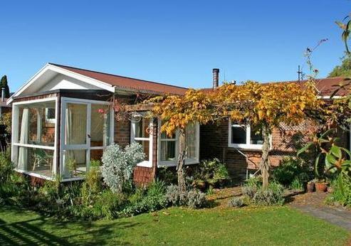 42 Sunset Street, Hilltop