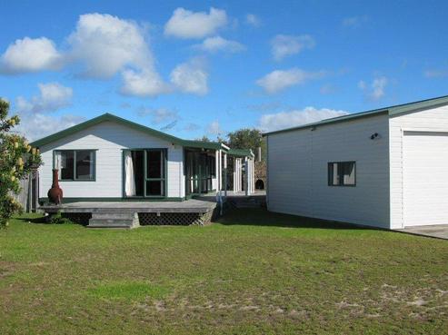 103 Sands Crescent, Matarangi