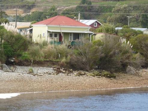 2A River Road, Hector