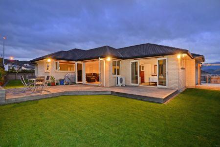 7 Colin Guppy Crescent, Riverstone Terraces