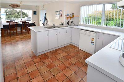 6B Piccadilly Circus, Snells Beach