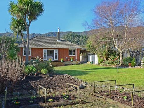 264 Old School Road, Maymorn