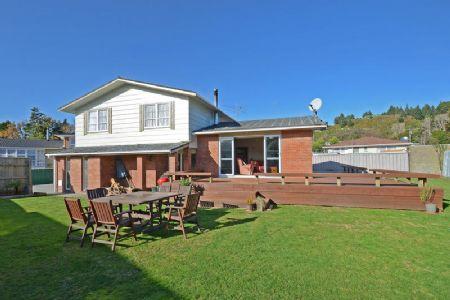 4 Cederholm Grove, Brown Owl