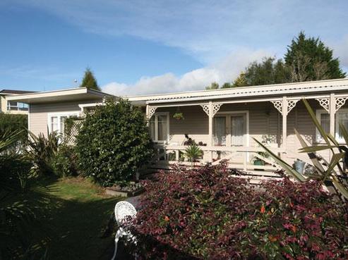 22 Robinson Avenue, Holdens Bay