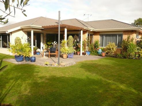 13 Hyatt Grove, Greenmeadows