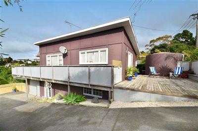 16 Elliston Crescent, Stanmore Bay
