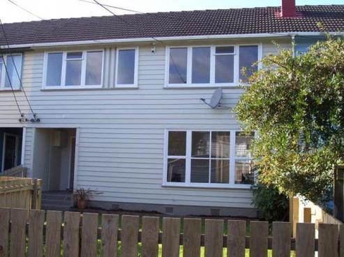 106 Whites Line East, Waiwhetu