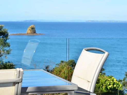 981 Whangaparaoa Road, Matakatia