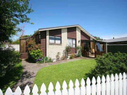 2 Kipling Drive, Whalers Gate