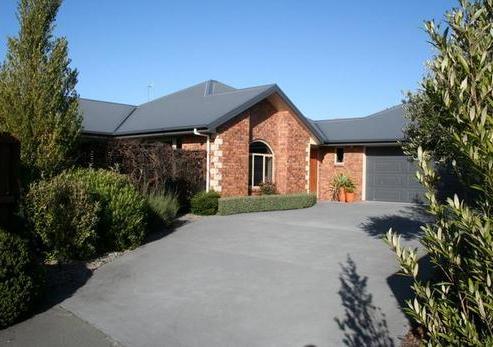 12 The Stables, Woodend
