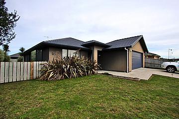 6 Holford Place, Huntington