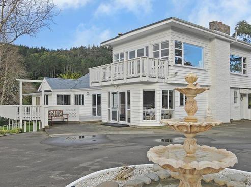 16 Crest Road, Akatarawa