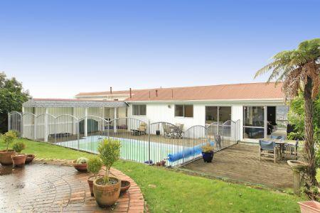 9 Corrondella Grove, Belmont