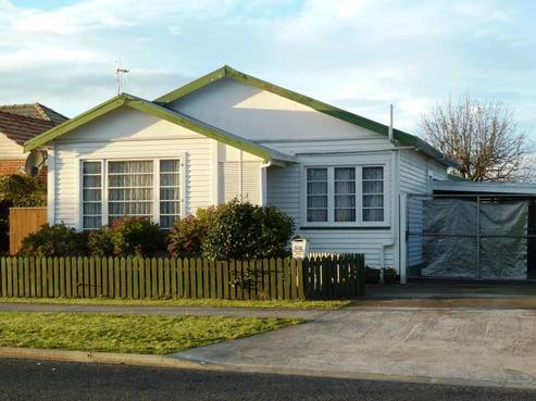 512 Akina Street, Akina
