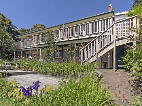 7 Tawini Road, Titirangi