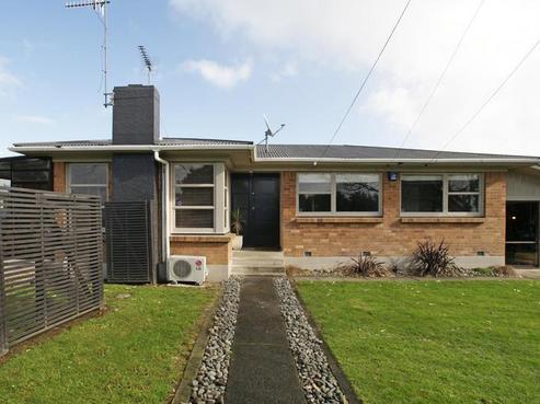61 Garden Heights Avenue, Glenview