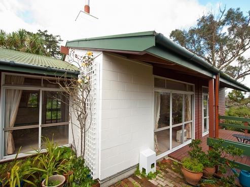 18 Dickson Crescent, Saint Johns Hill