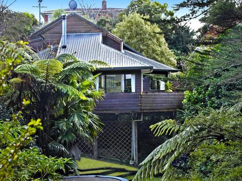 9 Fairmount Road, Titirangi