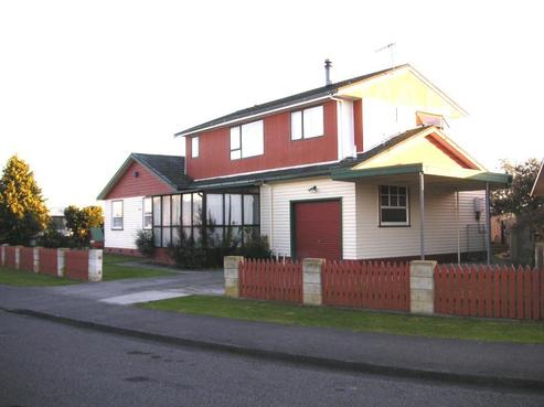 202 Sunnybank Crescent, Camberley