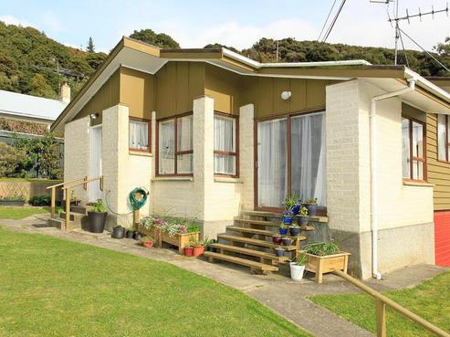 11 Crawford Grove, Naenae