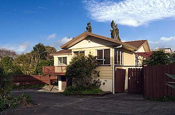 2/144 Bradbury Road, Botany Downs