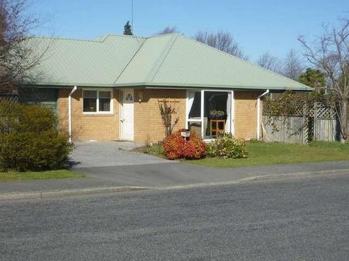 1A Somerset Place, Woodend