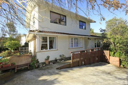 6 Winchester Avenue, Pinehaven