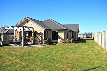 220 Southfield Drive, Lincoln