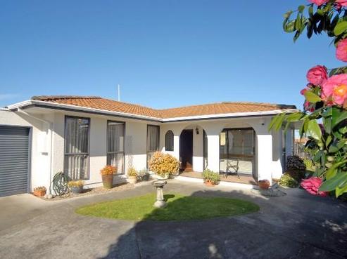 911 Queen Street East, Parkvale