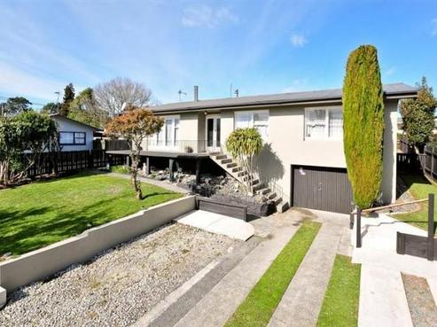 15 Manapouri Place, Glenview