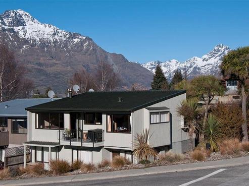 2A Thorn Crescent, Fernhill/Sunshine Bay