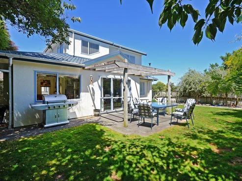 12 Clearwater Terrace, Brown Owl
