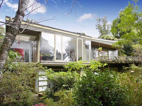 461 Scenic Drive, Waiatarua