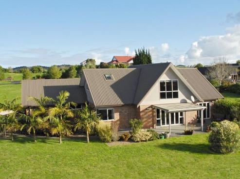 9 Tullamore, Maunu