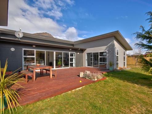 16 Haddow's Place, Lake Hayes Estate