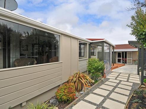 31 Shanly Street, Brown Owl