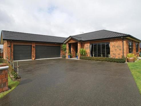 10 Darjon Drive, Huntington
