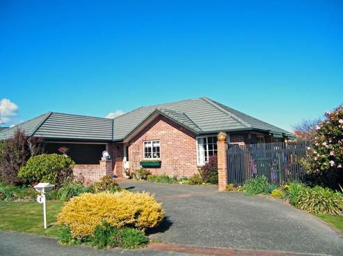 5 Saunders Crescent, Stoke