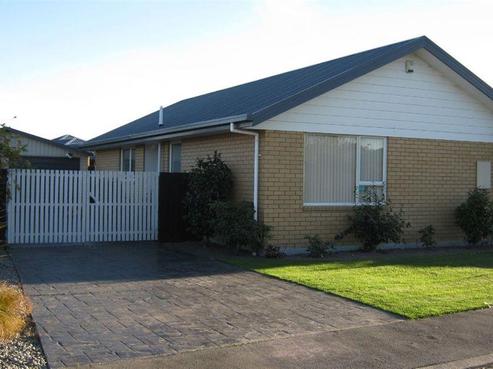 2 Bayside Lane, Bromley
