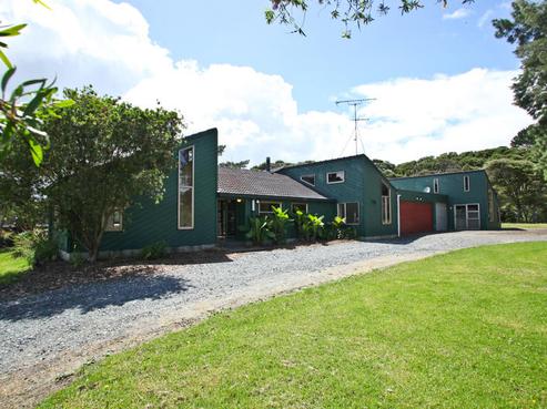 1367 East Coast Road, Redvale