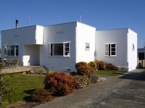 303 Leo Street, Akina