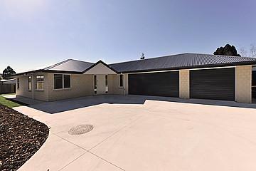 37D Eighty Eight Valley Road, Wakefield