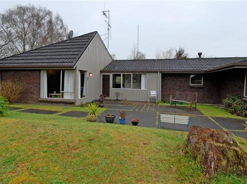 921 River Road, Queenwood