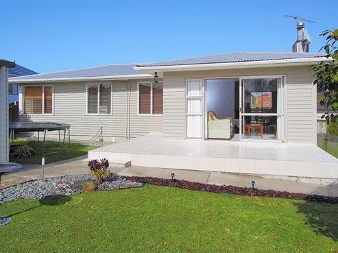 18 Netherlands Avenue, Kelston