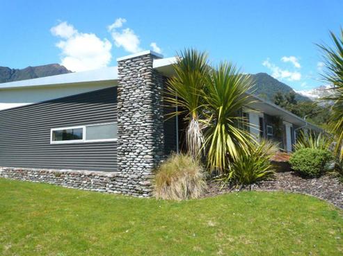 2 Main Road, Fox Glacier