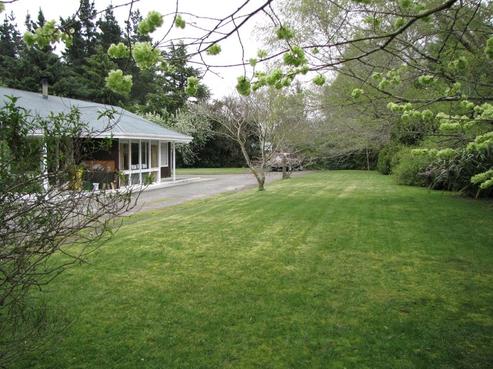 1457 Cust Road, Cust