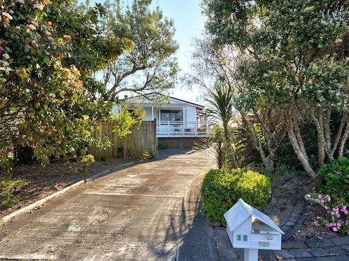 37 Kauri Crescent, Snells Beach