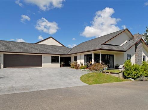 5 Cotswold Lane, Huntington