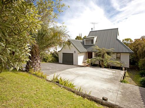 34 Surf Road, Stanmore Bay