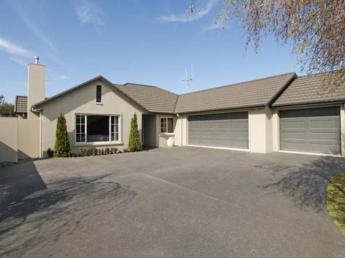 12 Ravenscourt Place, Huntington
